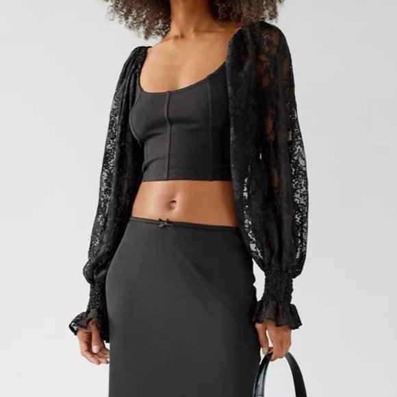 NWT UO Flowy Lace-Sleeve Top FINAL PRICE - Picture 2 of 4